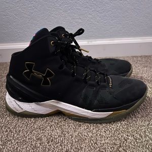 UA Curry 2 Elite (Black/Gold)